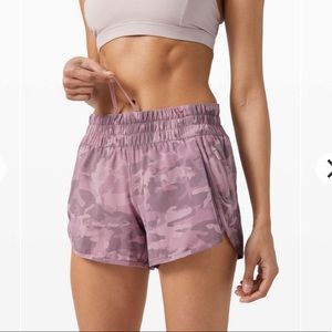 Lululemon Tracker Shorts V - Pink Camo